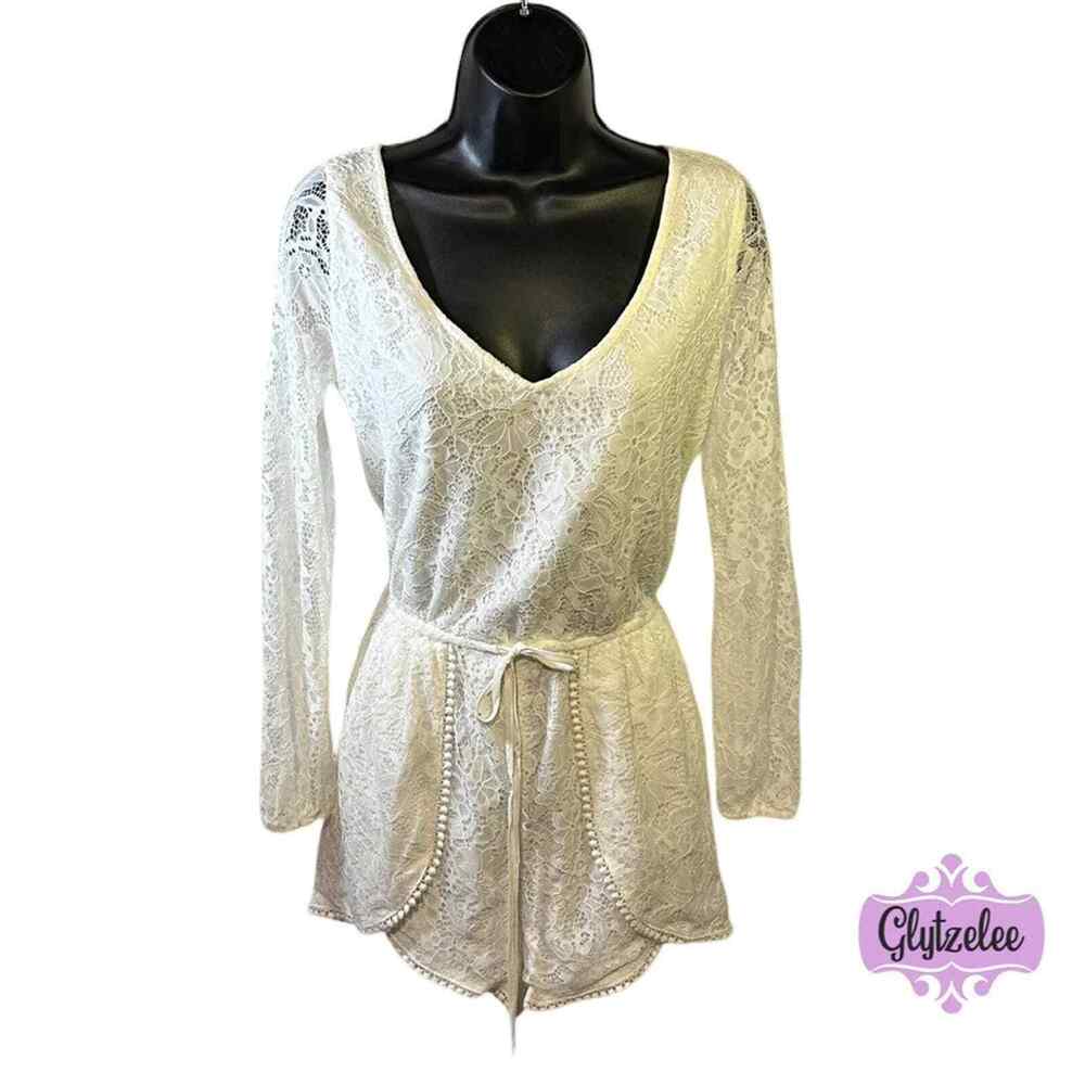 ABERCROMBIE and Fitch White Lace Long Sleeve Romper‎ Women’s Size S